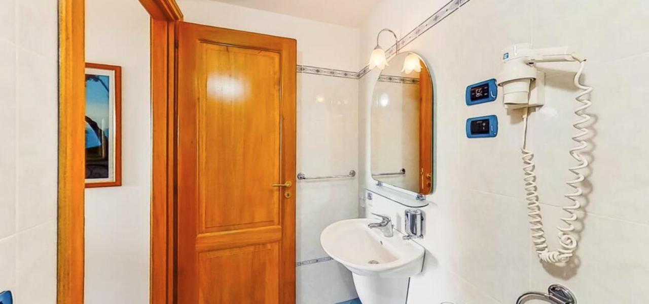 Casa Vacanza Artemis リーパリ エクステリア 写真